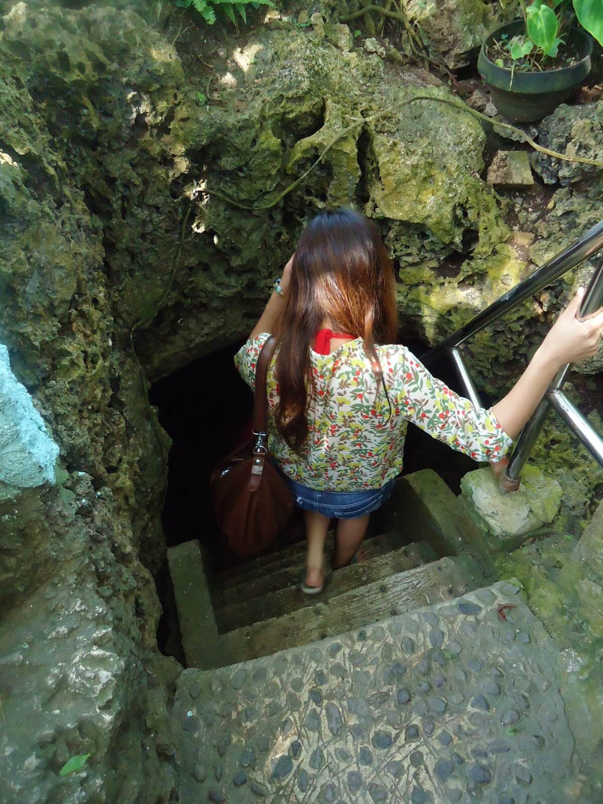 Hindagdanan Cave tour in Bohol Hindagdanan Cave tour in Bohol